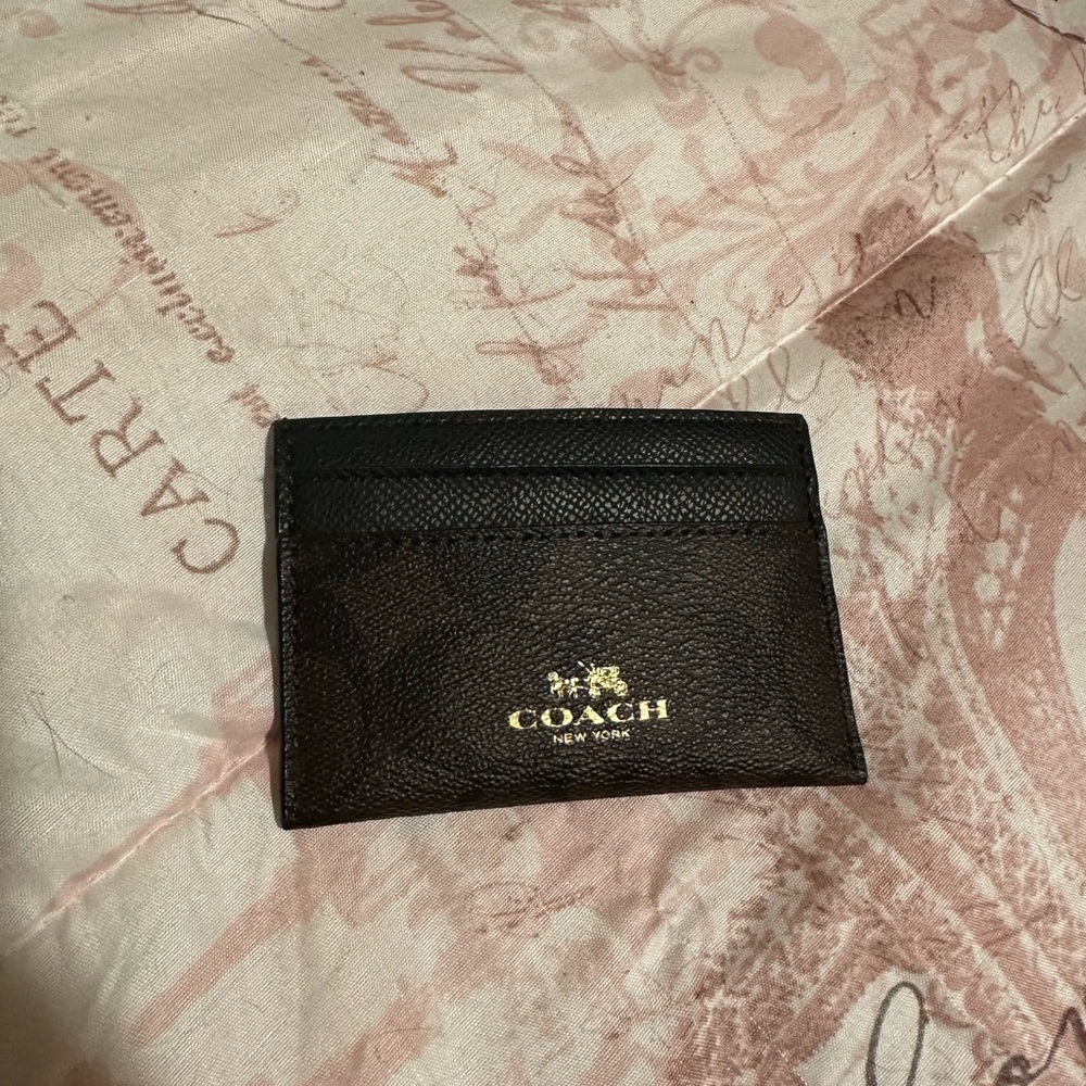Great condition coach card holder. Never used, but no tags or box.